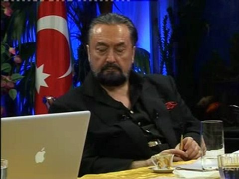 Alparslan Türkeş çok nezaketli, Türk İslam Birliği için gençliğini vermiş, 5 vakit namaz kılan çok dindar bir insandı