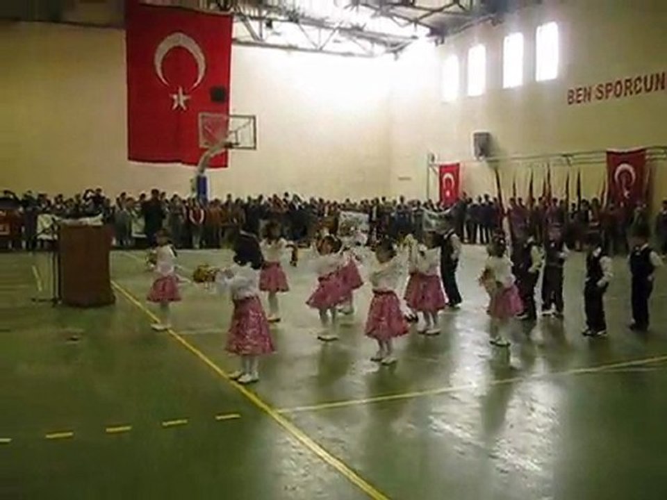 Mardin Midyat Zübeyde Hanım Anaokulu Yıldızlar Sınıfı  23 Nisan gösterisi 2011