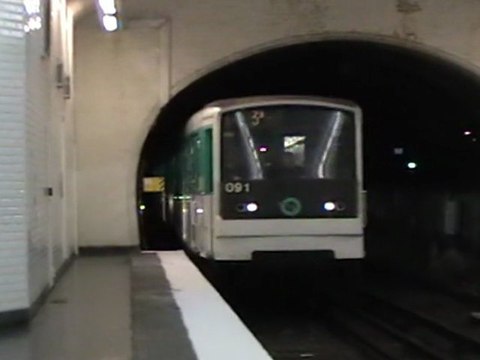 MF67 : Arrivée à la station Pelleport sur la ligne 3bis du métro parisien