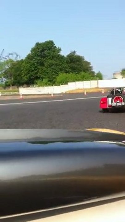 Autodrome Montlhéry 24/04/2011 Spider Renault  Vincennes en anciennes caterham Super Seven