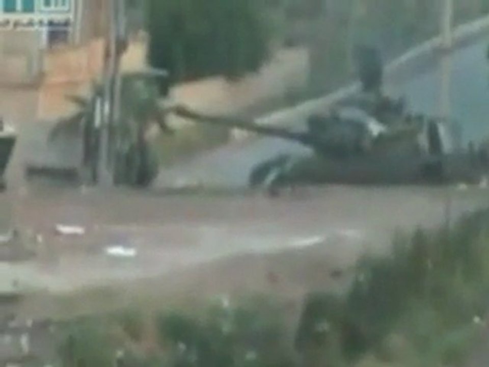 Syrian tanks fire shots in Daraa