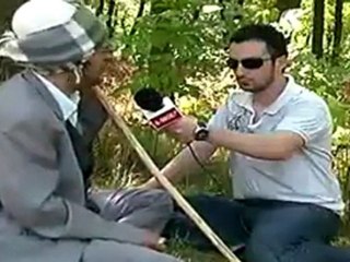 Plaku qe fol Anglisht_transcoded WWW.SHQIPET.EU