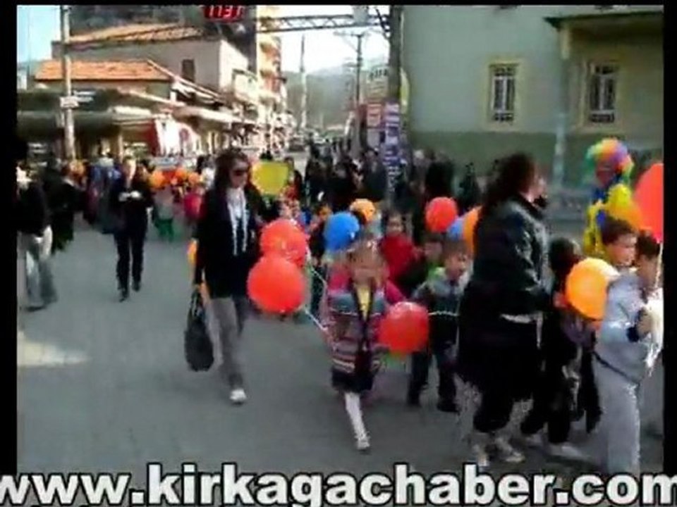 Miniklerin Şenlik Yürüyüşü