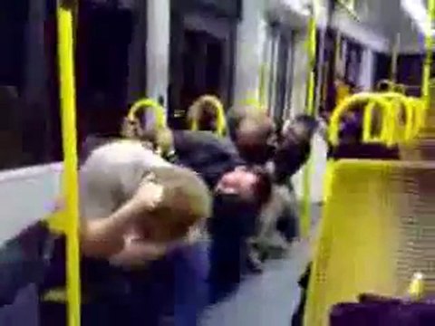 0251 - 4 idiots dans un bus