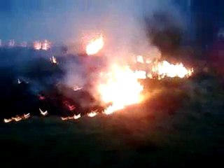 Feu en Fagne ce 25 Avril 2011... Vidéo prise à 20h30 ! Courage aux pompiers qui se battent sur place !