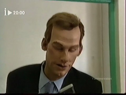 Les Guignols de l'info - Le Parti Communiste ( T'as vu un coco ? ) 2002
