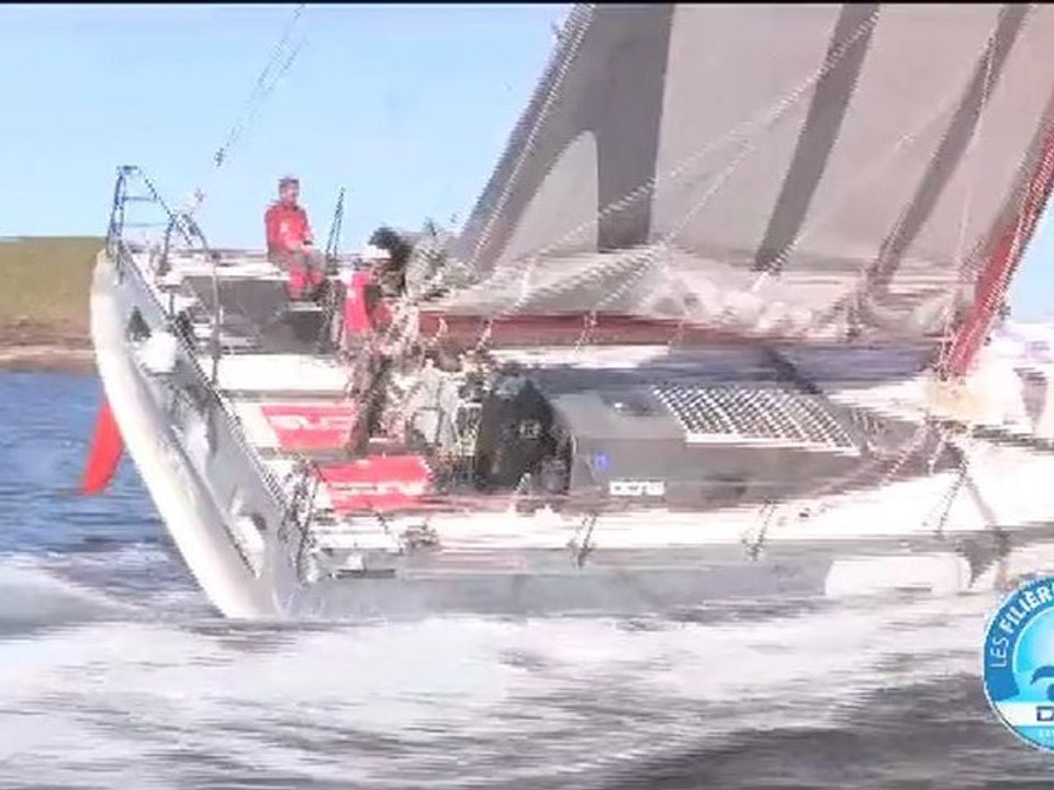 Marc Thiercelin et Luc Alphand à l'entrainement et en manoeuvres à bord du 60 pieds DCNS 1000
