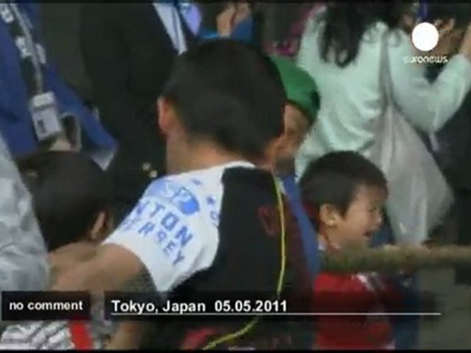 Japanese children tug a 85-tonne airplane - no comment