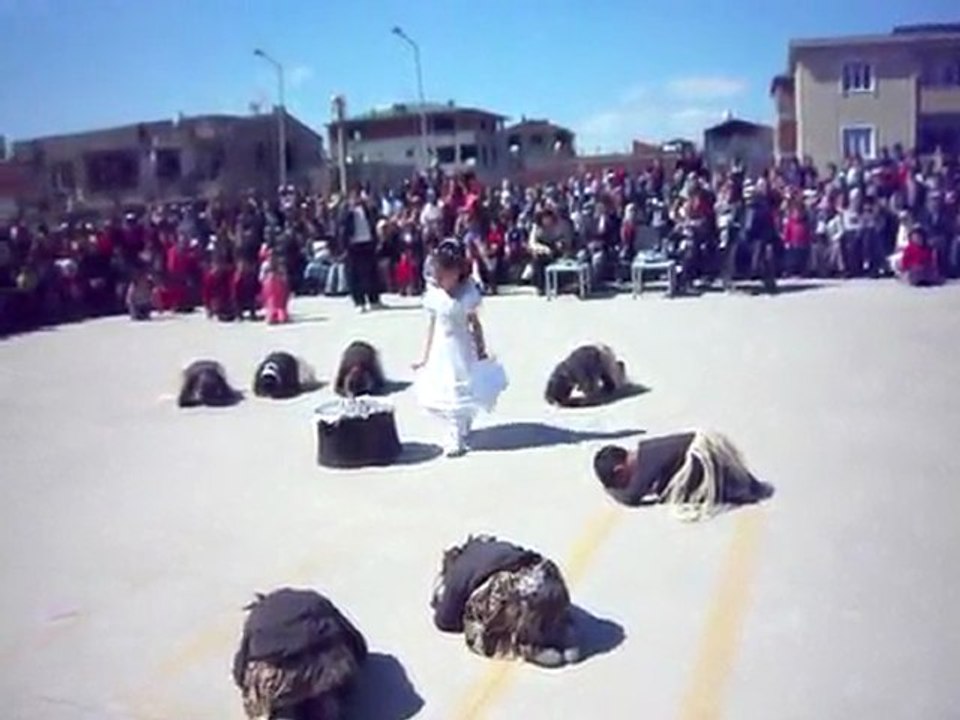 Sarkuysan İlköğretim Okulu Ana  Sınıfı 23 Nisan Yamyamlar -2011