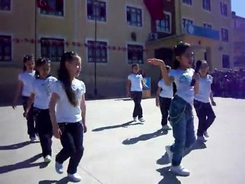 Sarkuysan İlköğretim Okulu 2/A Sınıfı 23 Nisan Hadise -2011