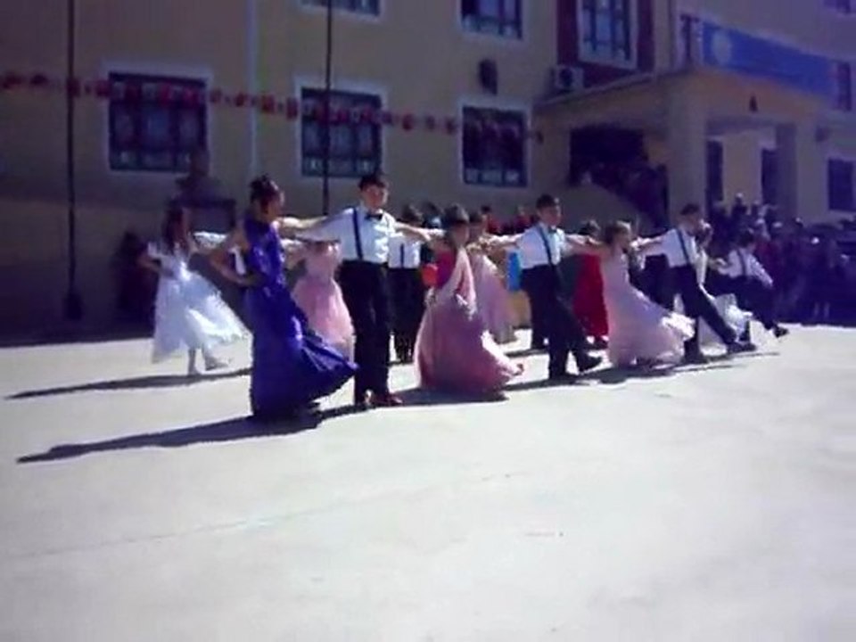 Sarkuysan İlköğretim Okulu 2/E Sınıfı 23 Nisan Damat Alayı-2011