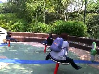 Des gamines dans le monde des enfants...