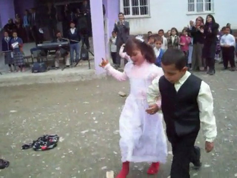ADANA-FEKE-ORMANCIK İlköğretim okulu 2010/2011 23 Nisan Köylü Güzeli