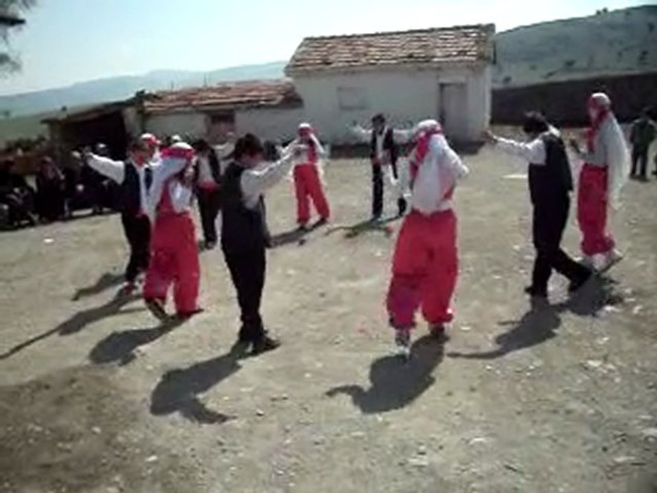 türkmen 23 nisan halay        www.emirdag.web.tr