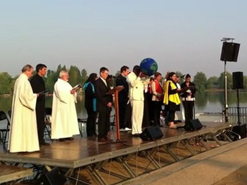 Prière universelle par les membres de l'église - Rassemblement œcuménique Pâques 2011