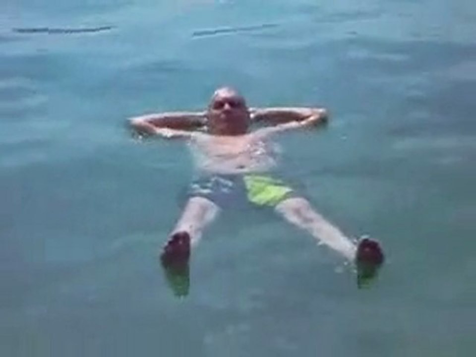 Mittags-Schlaefchen im See