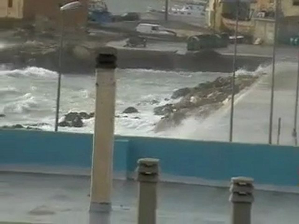 mareggiata a gallipoli