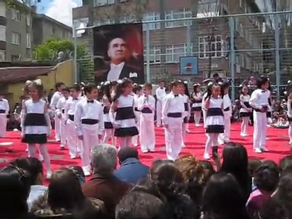 23 Nisan menekşeleri