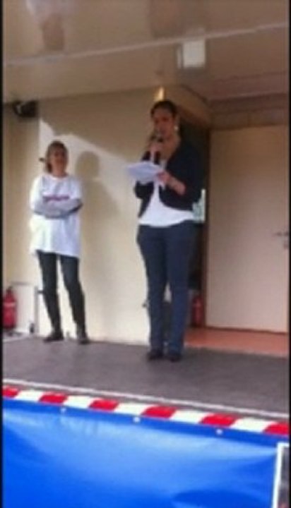 Le discours de Sarah victime au coté de Léa Baldaccini et Orane Pozzo di Borgo le 22 août 2009 lors d'un séjour organisé par Cousins d'Amérique filiale de TELLIGO.