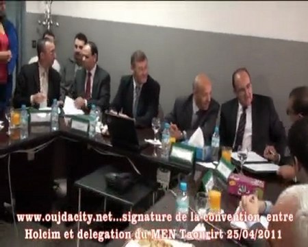 signature d' une Convention de partenariat entre Holcim Maroc et la délégation du MEN à Taourirt