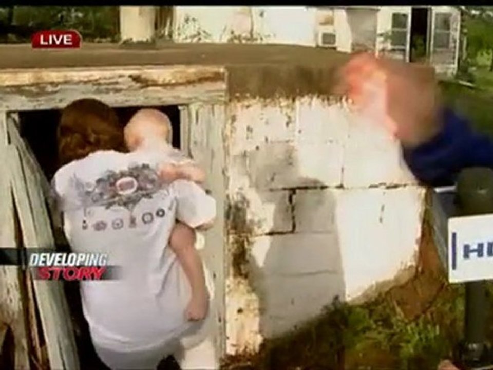 Storm cellar saves 12 people - 04/26/2011