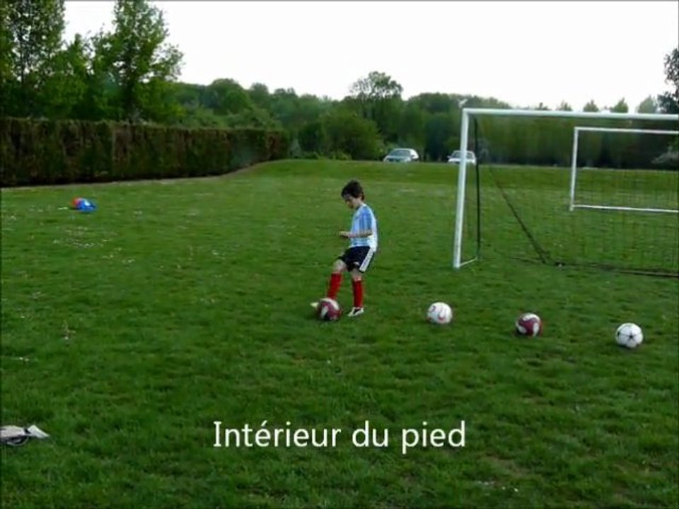 Technique : Les fondamentaux du footballeur (la maîtrise du ballon et la frappe de balle)