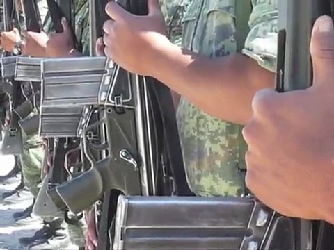 Militares mexicanos queman drogas incautadas