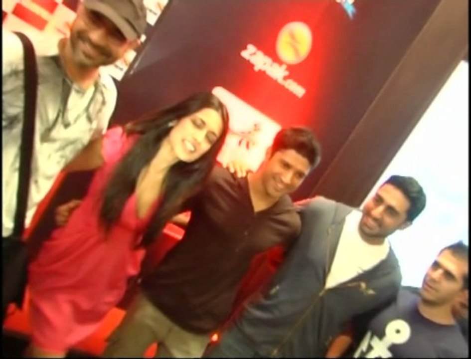 Farhan Akhtar To Sue Times Of India? – LATEST Bollywood News