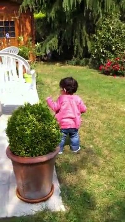 Camille : elle marche enfin le 25/04/2011