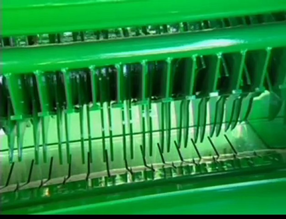 McHale F560 - Presse à chambre fixe pour balles rondes - Presse entièrement automatique pour balles rondes Francois