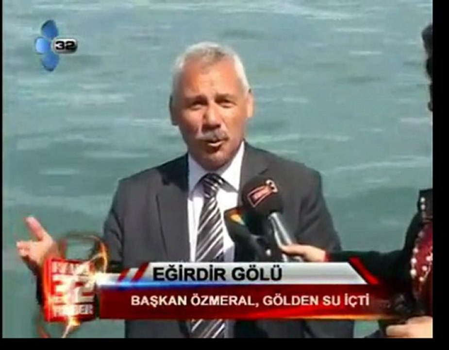 BAŞKAN ÖZMERAL EĞİRDİR GÖLÜNDEN SU İÇTİ.