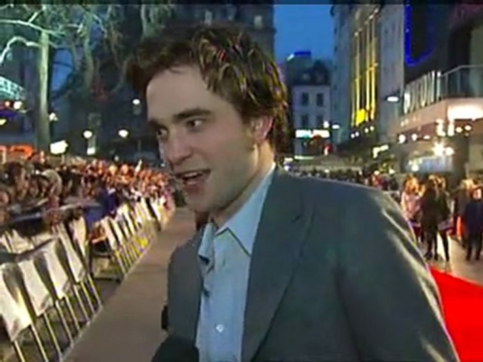 R-Patz uses Twitter to hide from fans