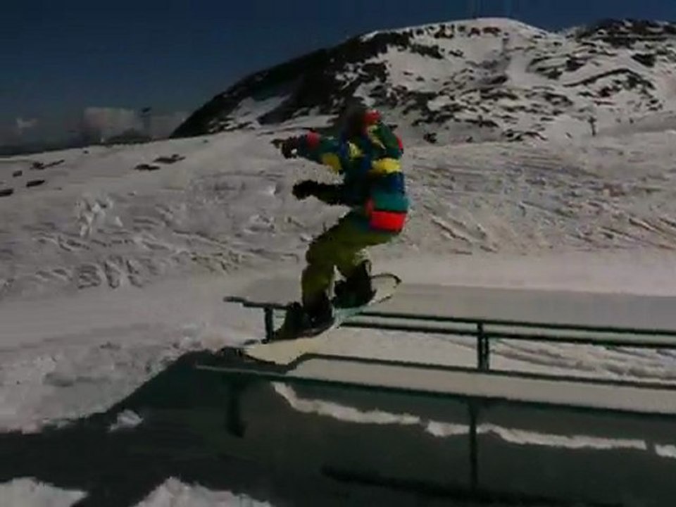 Oscar-PicNictable-BoardSlide-180out