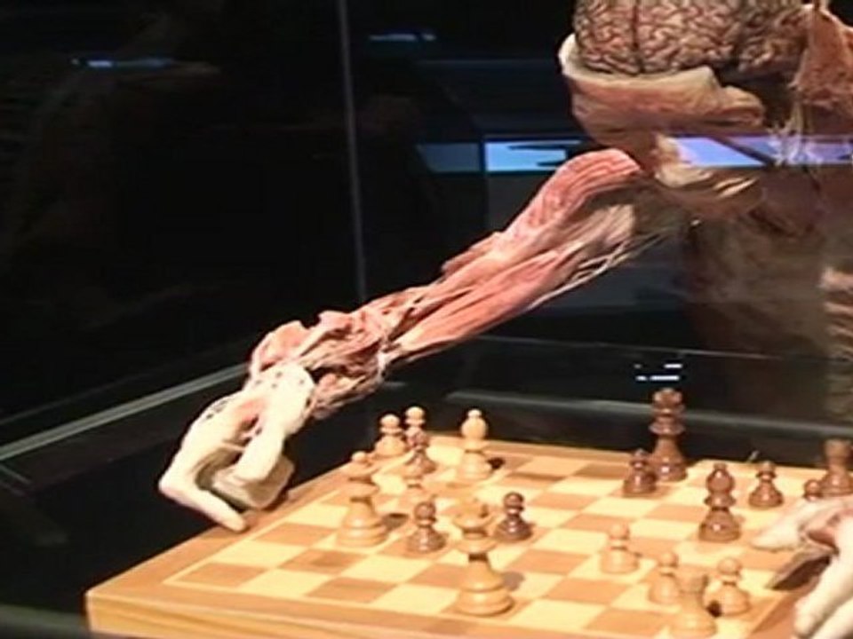 Los cuerpos "plastinados" de Gunther von Hagens rinden tributo al corazón