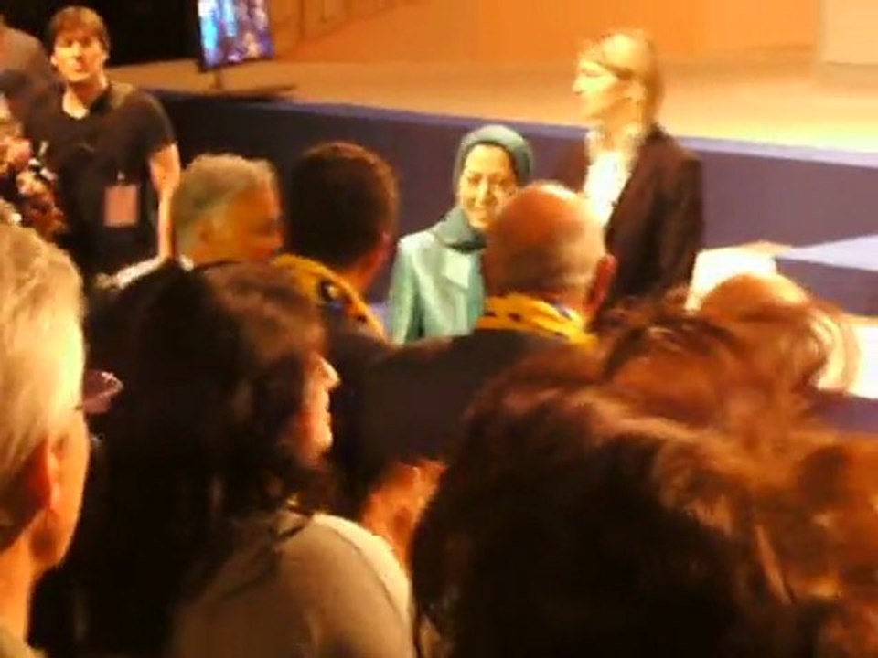 Arrivée de Madame Maryam Radjavi (2)  à la conférence internationale sur Achraf
