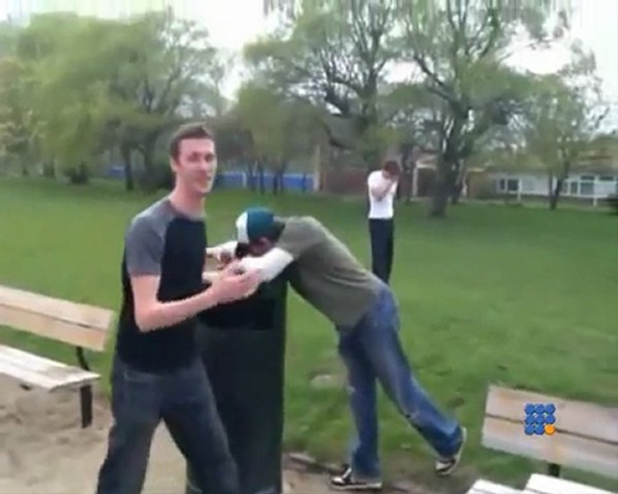 Saut-mouton au-dessus de la poubelle echec - Leapfrog over the trash fail