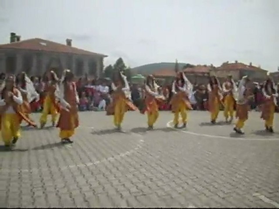 23 NİSAN 2011 SUVERMEZ İLKÖĞRETİM OKULU HALK OYULARI