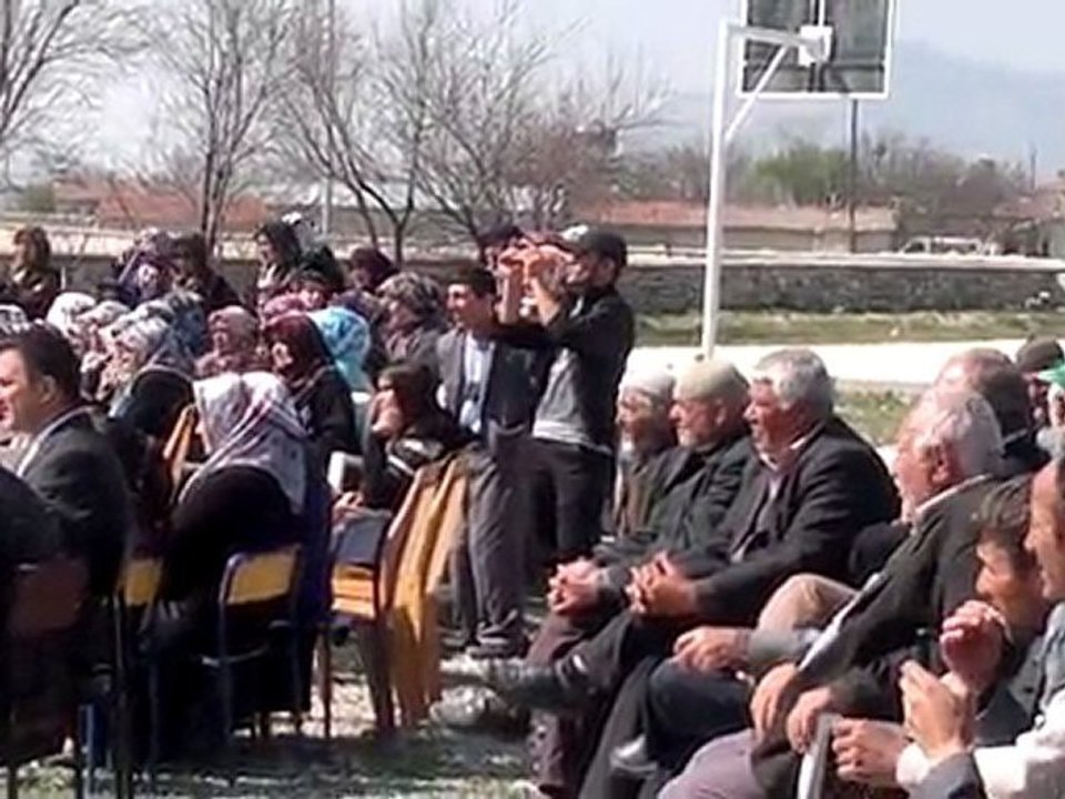 Ayvalı Köyü Şehit Cüneyt Akın İÖO. 23 Nisan 2011(6)