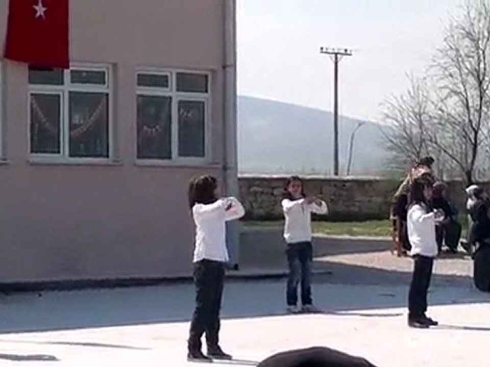 Ayvalı Köyü Şehit Cüneyt Akın İÖO. 23 Nisan 2011 (7)