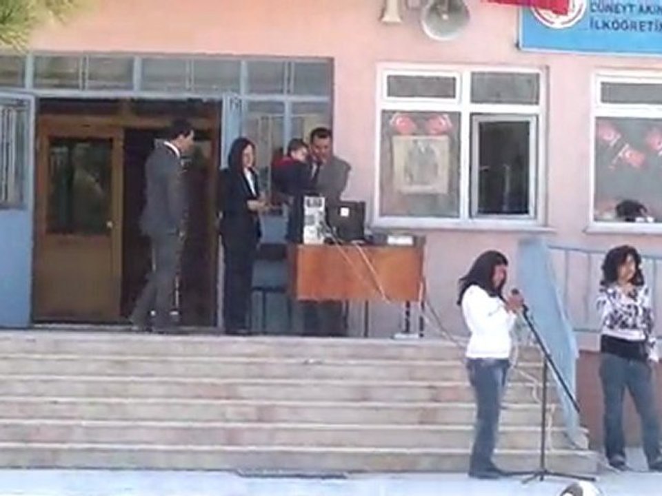 Ayvalı Köyü Şehit Cüneyt Akın İÖO. 23 Nisan 2011 (8)