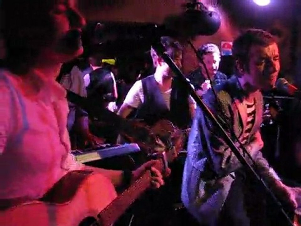 KILL THE YOUNG-Darwin Smiles@ Truskel (Acoustic show)