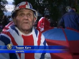 Люди спят на улице, чтобы увидеть свадьбу принца