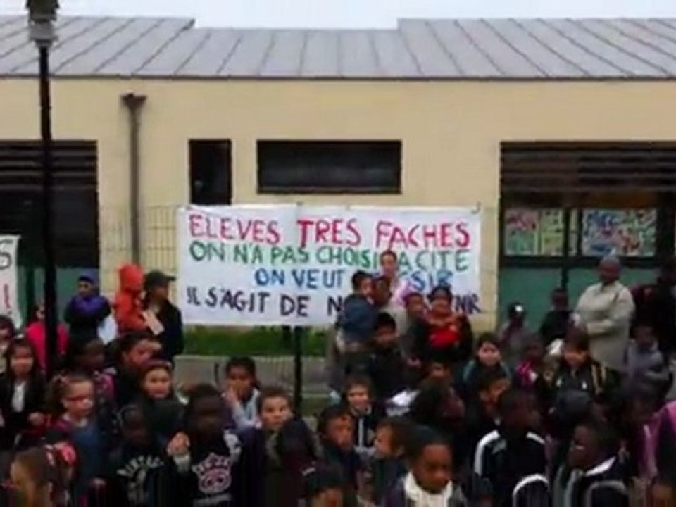 Mobilisation à l'école Hélene Boucher le 28 avril 2011