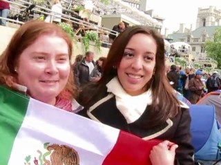 Los turistas y curiosos que acampan frente a Westminster