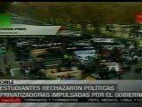 Marchan estudiantes en Chile, 30 detenidos