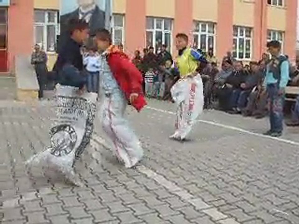 23 NİSAN 2011 SUVERMEZ İLKÖĞRETİM OKULU ÇUVAL YARIŞI