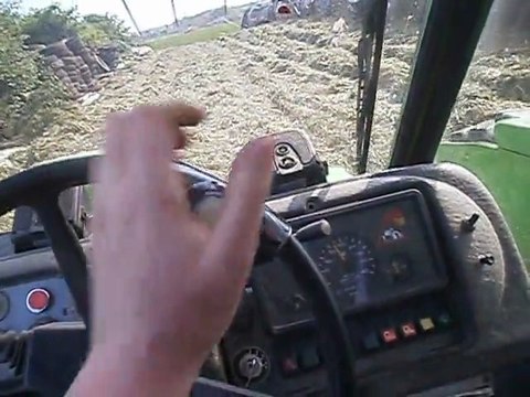 tassage ensilage d'herbe 2011 avec merlo