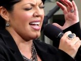 Sara Ramirez śpiewa The Story w The Grove 2011