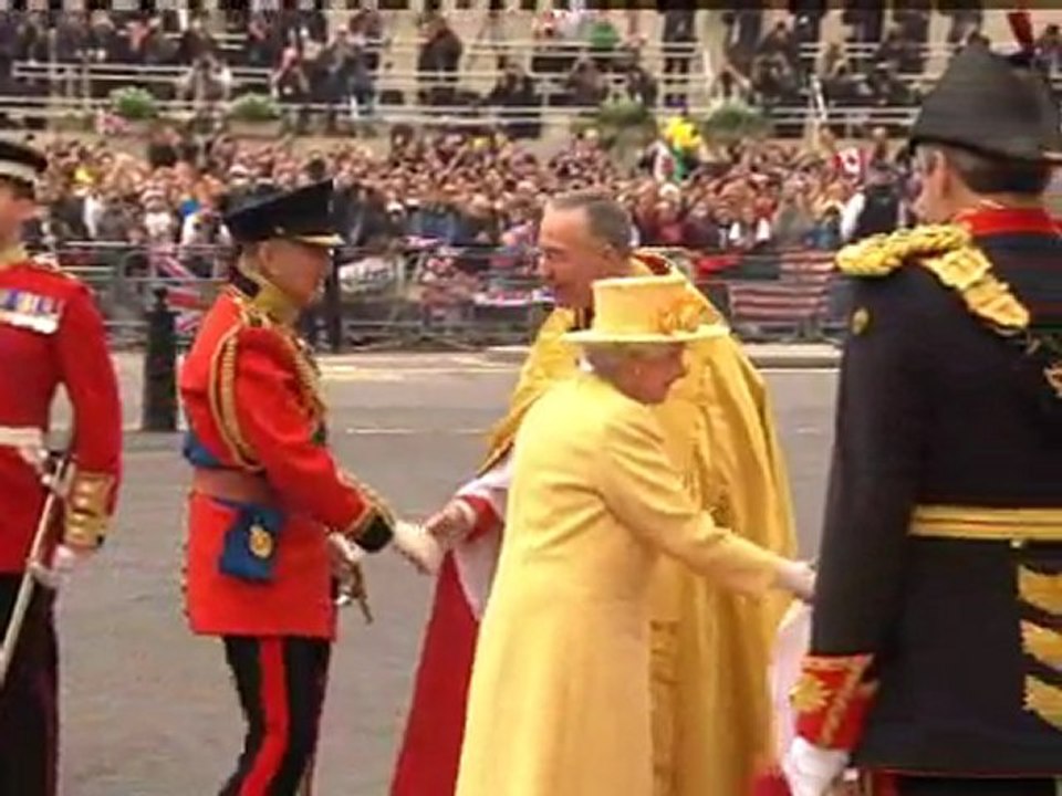 The Queen reaches the Abbey