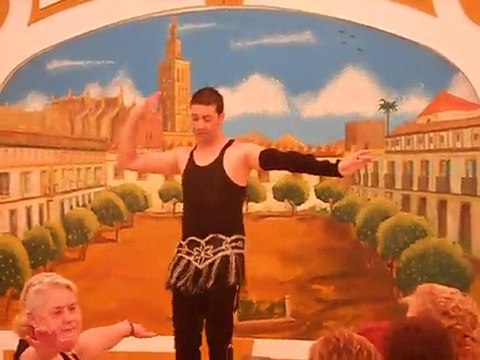 Kamel Sevilla bailando danza oriental en la preferia parte 2